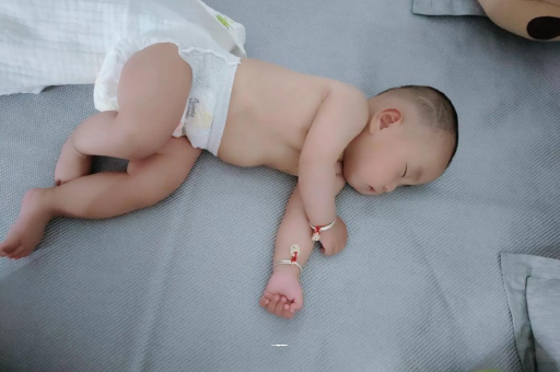 玉树几个月宝宝会抬头